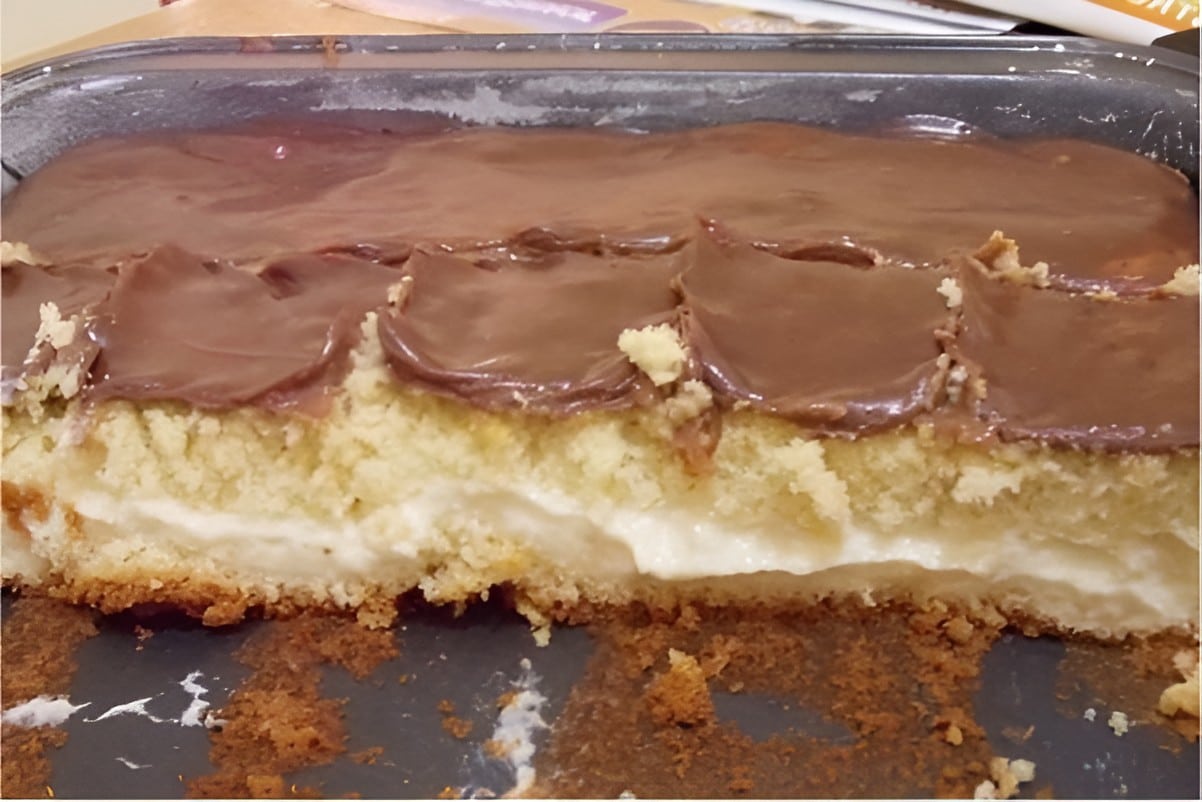 Esse bolo é mágico ele é o bolo que já sai do forno recheado pronto para comer