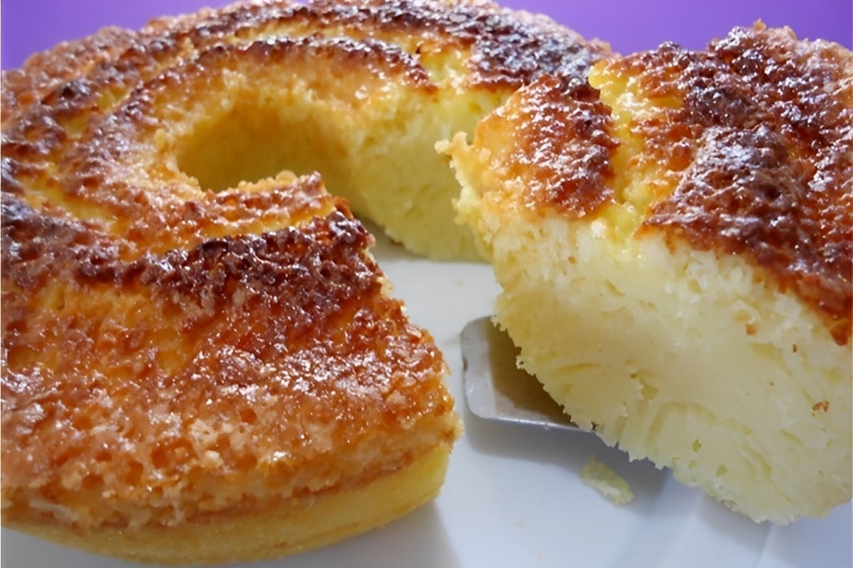 Bolo queijadinha muito fácil é só bater tudo no liquidificador e levar ao forno