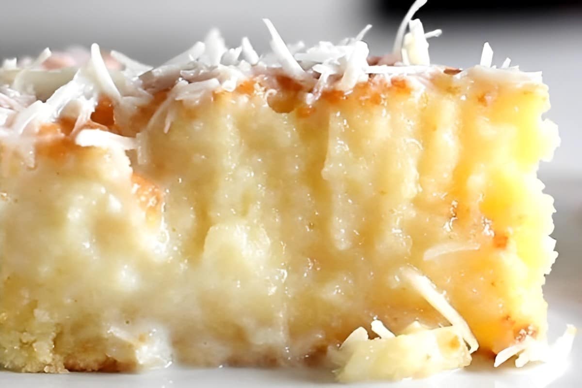 Bolo toalha felpuda um bolo bem molhadinho gelado com calda de coco