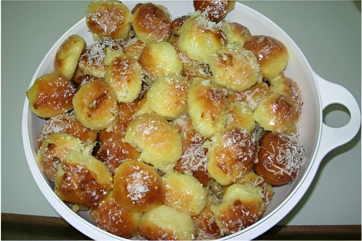 Rosquinha de colher assada é só misturar tudo modelar e levar ao forno