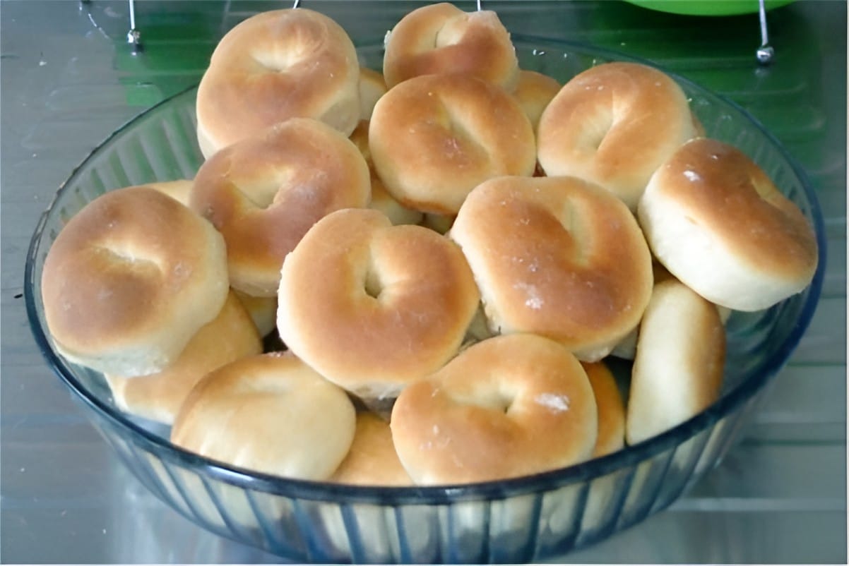 Rosquinha de maisena prática e fácil é só misturar os ingredientes modelar e assar