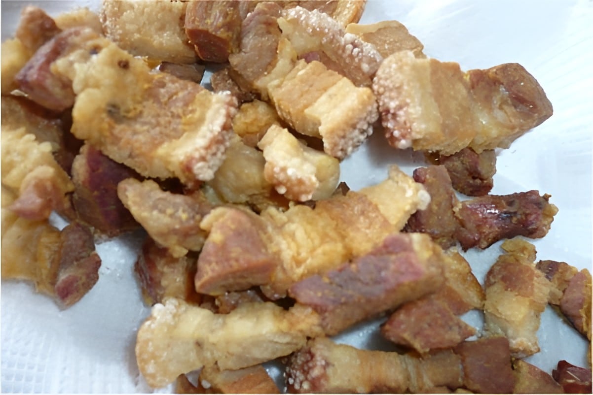 Torresmo frito sequinho e crocante com carne macia e pururuca para fazer sem sujeira