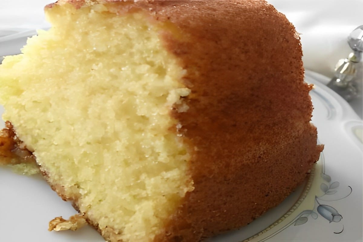 Bolo areia amanteigado delicioso para comer no café da manhã ou lanche da tarde