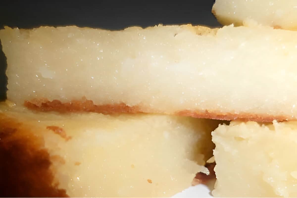 Bolo de aipim cremoso bem molhadinho e cremoso fica parecendo um pudim