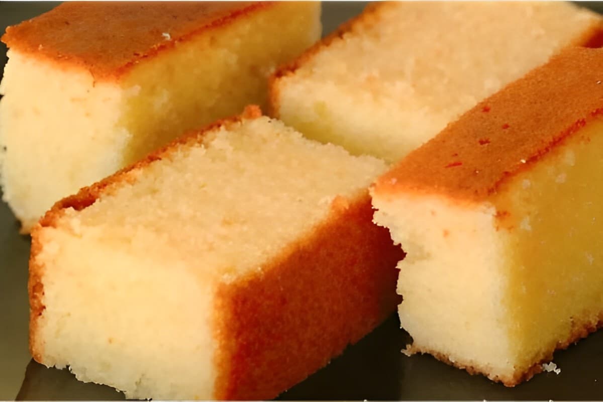 Bolo de manteiga derrete na boca bem fofinho e perfeito para acompanhar um café ou chá