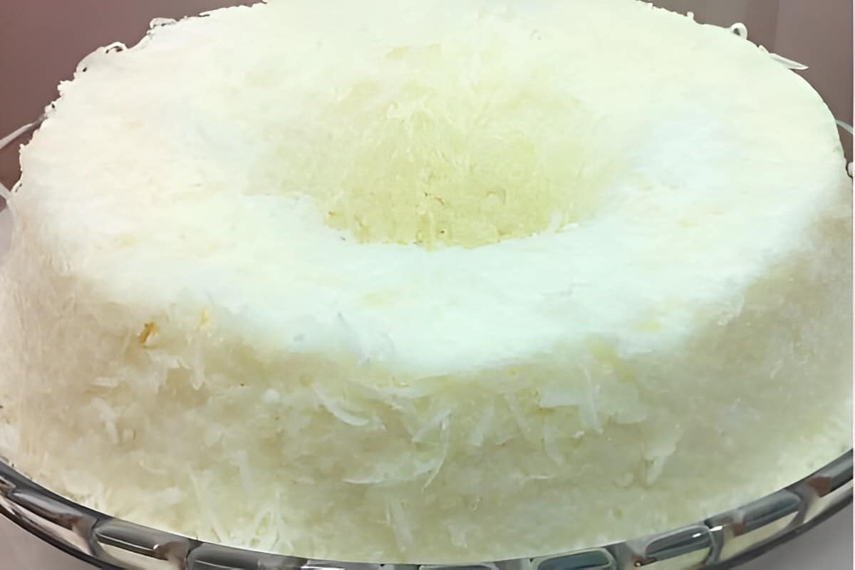 Bolo de tapioca sem ovos e não vai ao forno bem prático e fácil de fazer