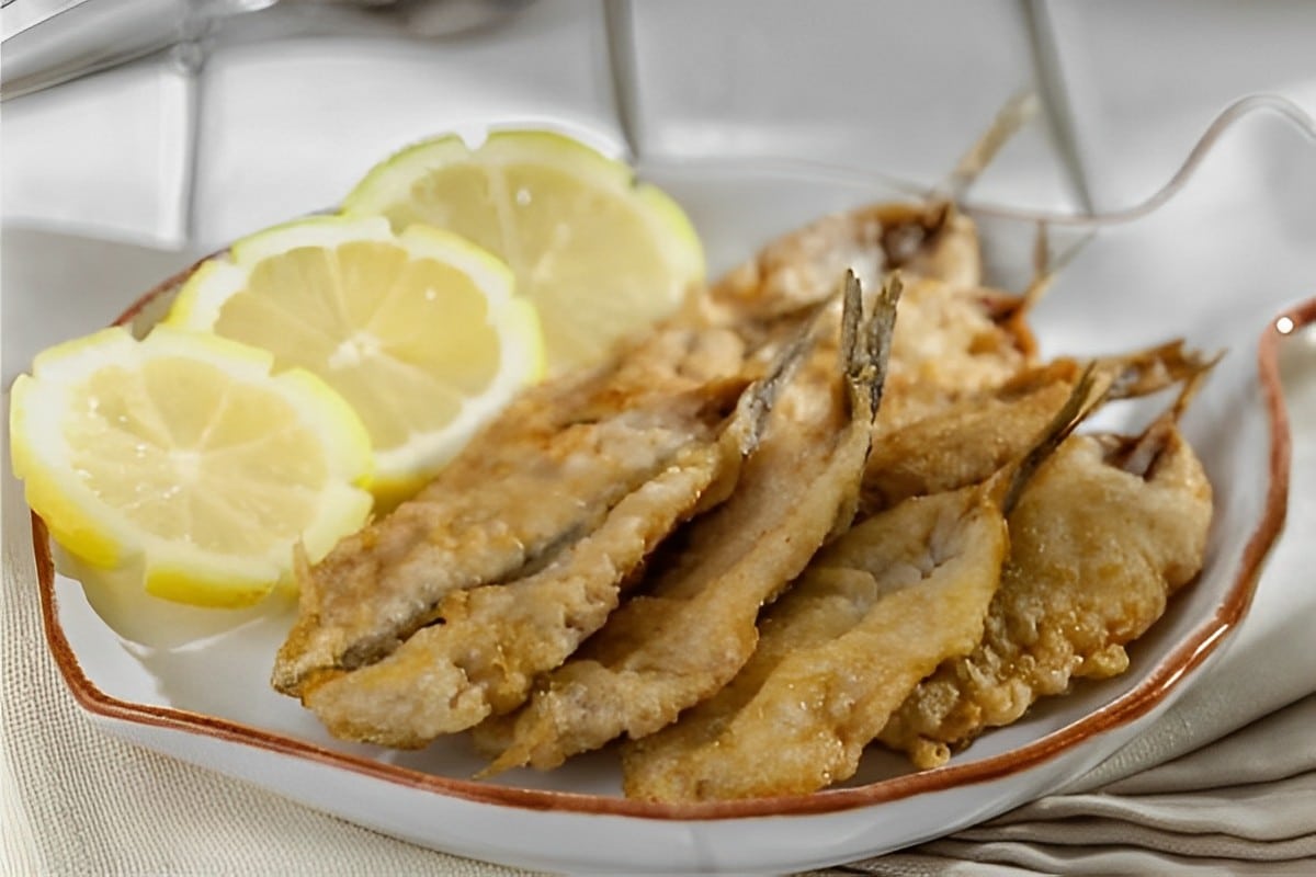 Sardinha frita empanada fica sequinha e deliciosa sirva como refeição ou aperitivo