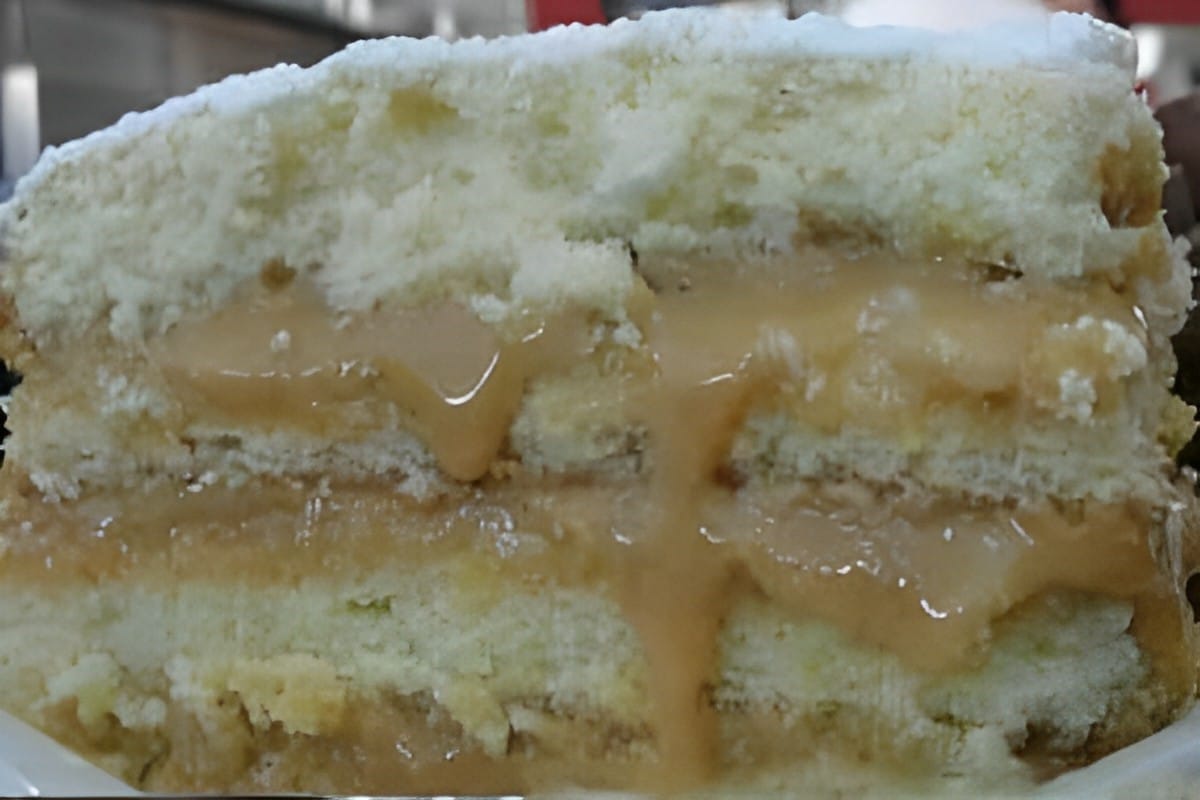Bolo bem casado delicioso para servir em festa ou como sobremesa todo mundo adora