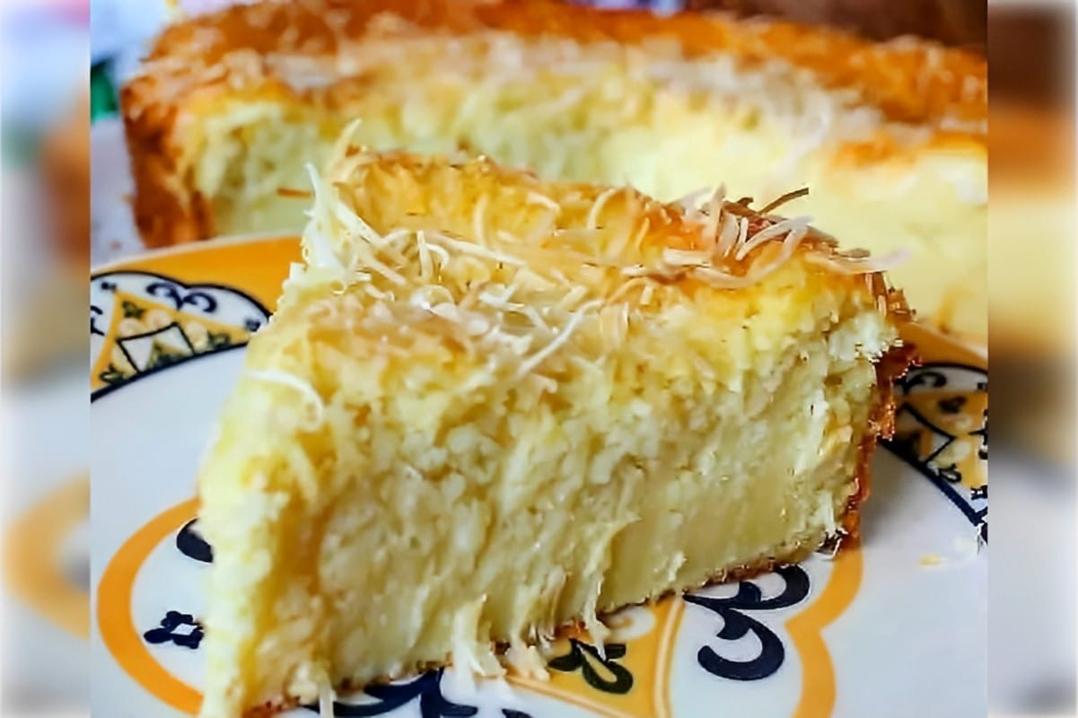 Bolo de coco cremoso fácil é só bater os ingredientes levar ao forno e comer
