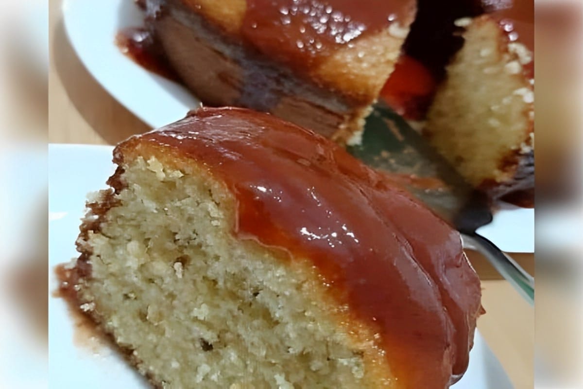 Bolo de fubá com calda de goiabada um bolo mineiro delicioso e fácil de fazer