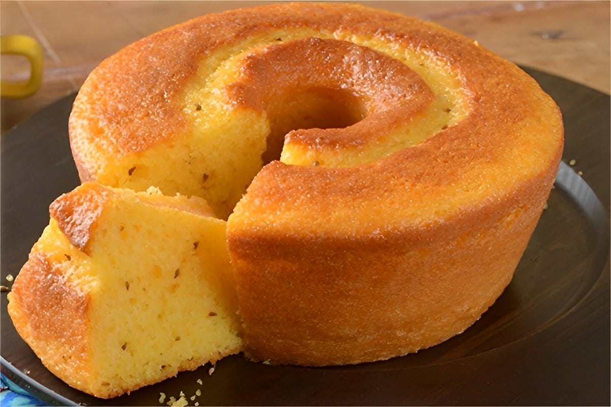 Bolo de fubá com erva-doce receita original da fazenda para acompanhar café ou chá