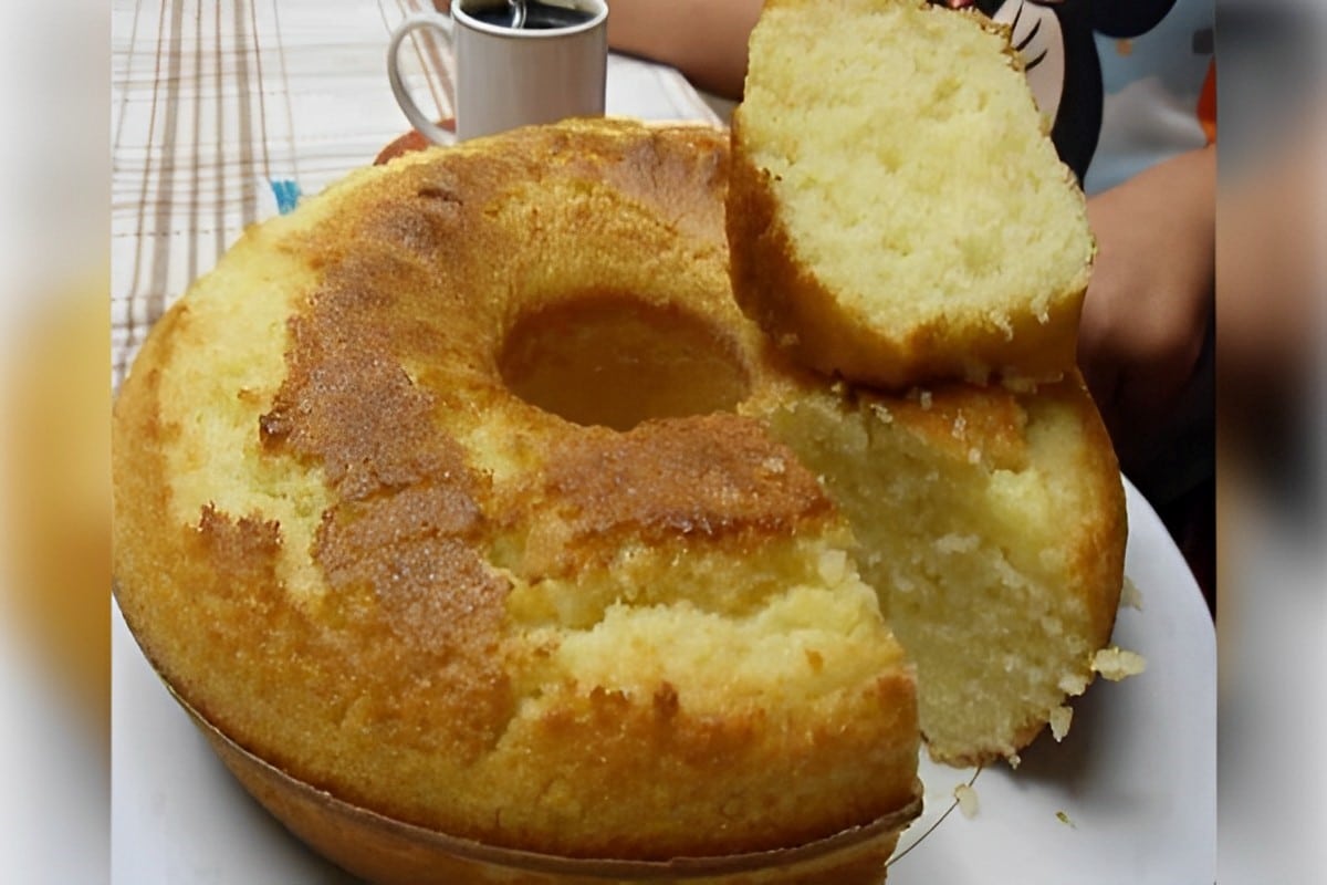 Bolo de iogurte natural fica muito fofinho e delicioso toda família vai adorar