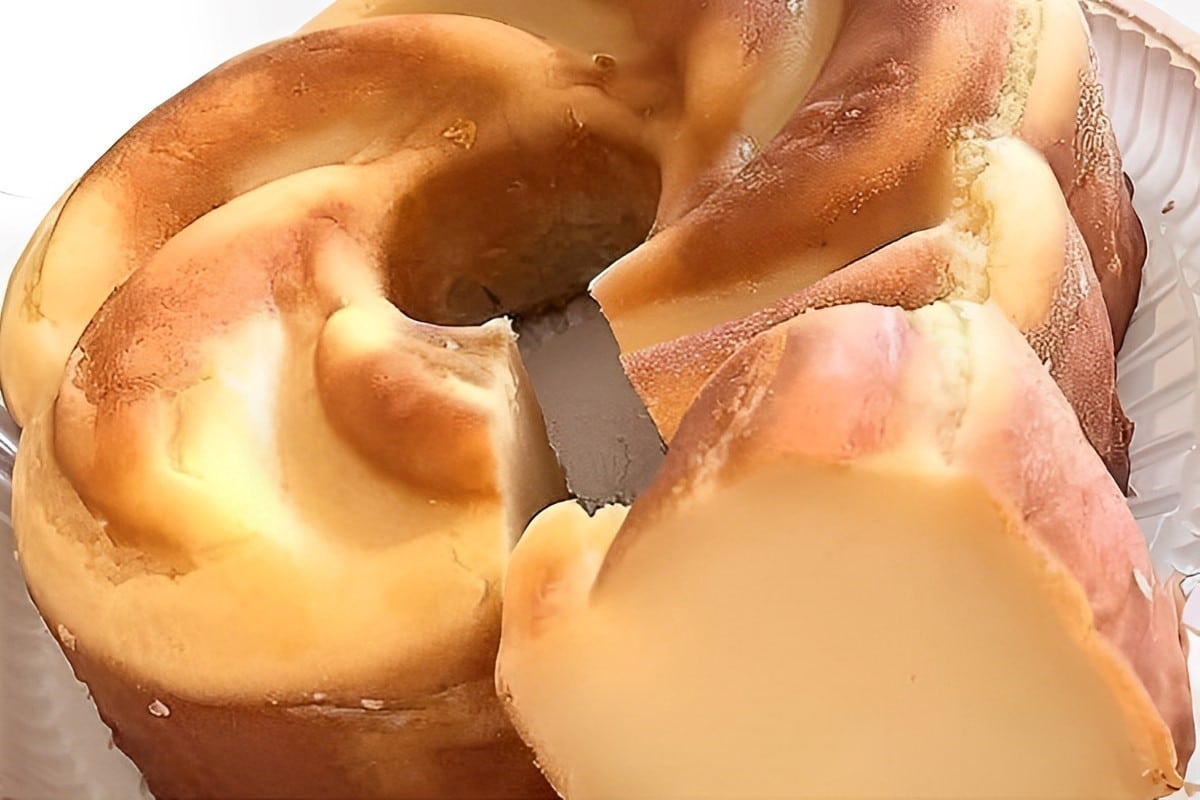 Bolo de Leite Moça com consistência cremosa para comer como lanche ou sobremesa
