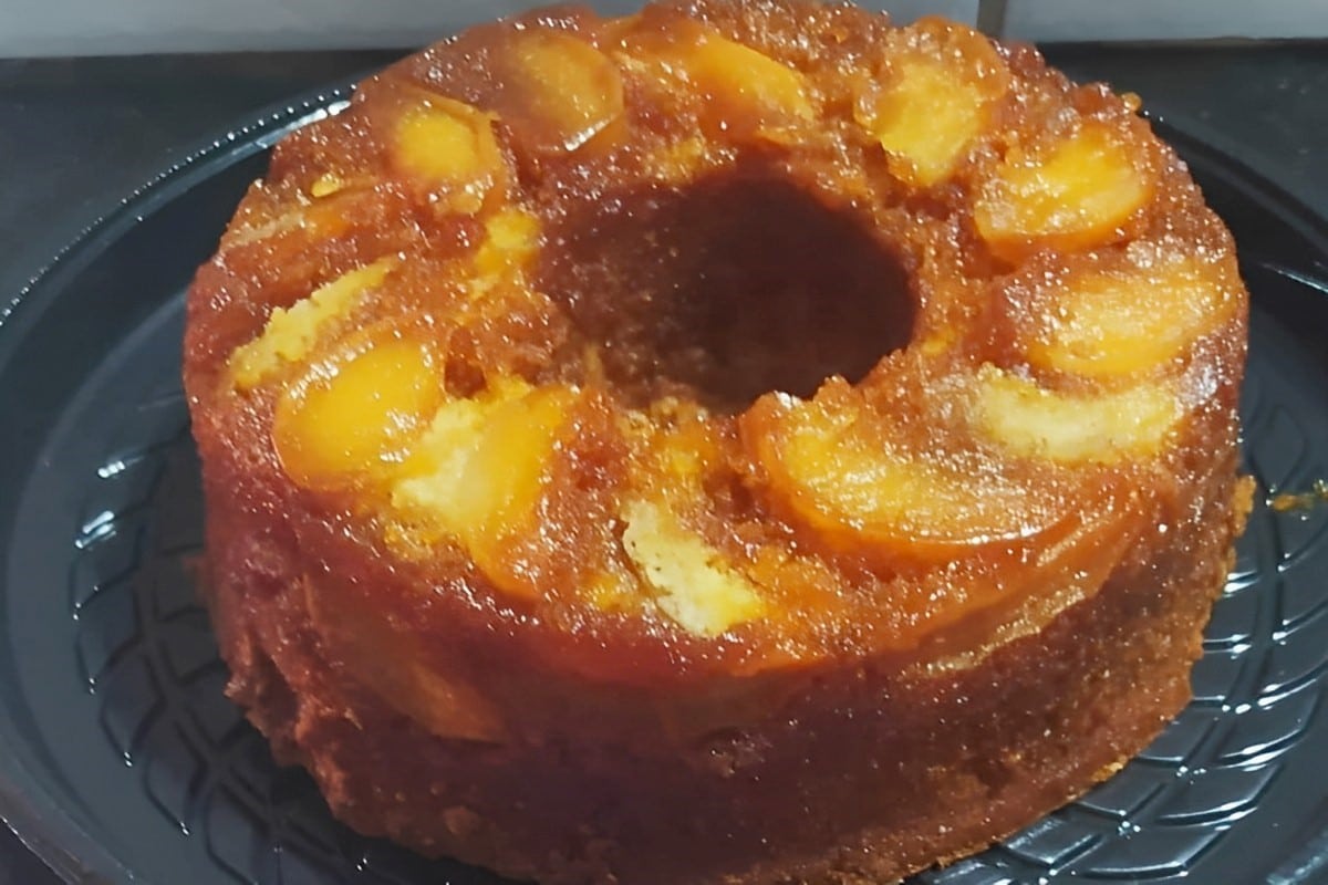Bolo de maçã simples e delicioso perfeito para seu lanche da tarde
