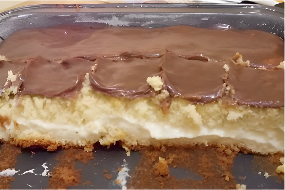 Esse bolo mágico é maravilhoso ele já sai do forno recheado pronto para comer