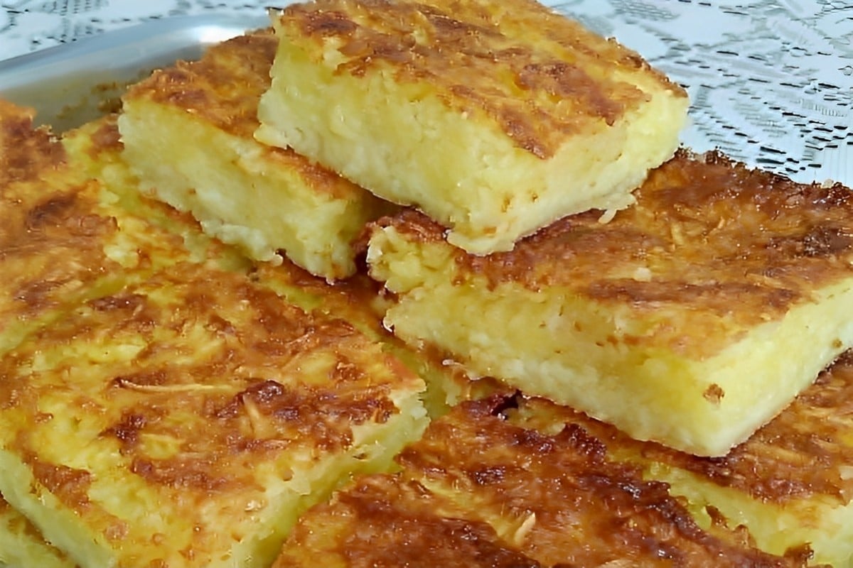 Bolo Mané pelado um bolo de mandioca aipim ou macaxeira fácil e delicioso de preparar