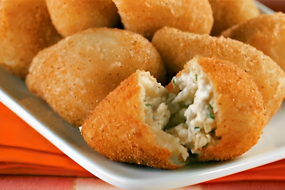 Misture frango com requeijão e faça essa deliciosa coxinha sem massa que vou te ensinar