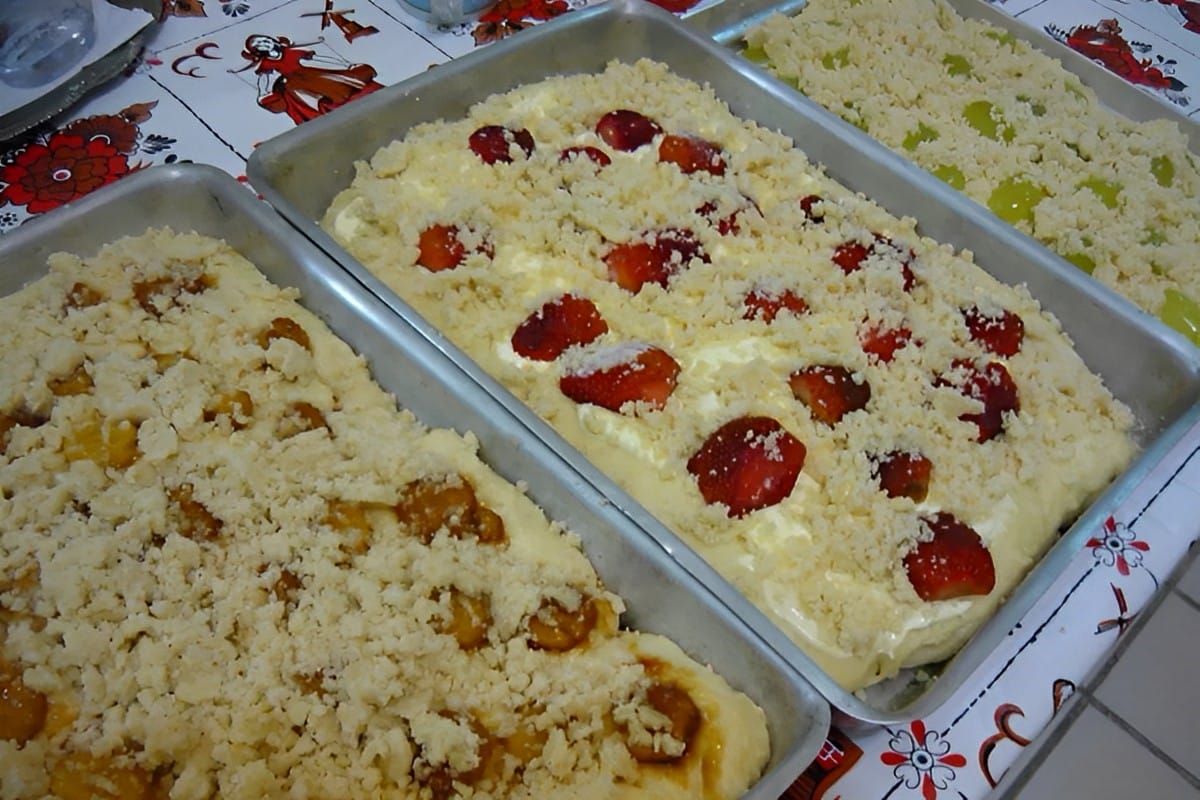 Cuca alemã tradicional com farofa doce maravilhosa para fazer na sua casa