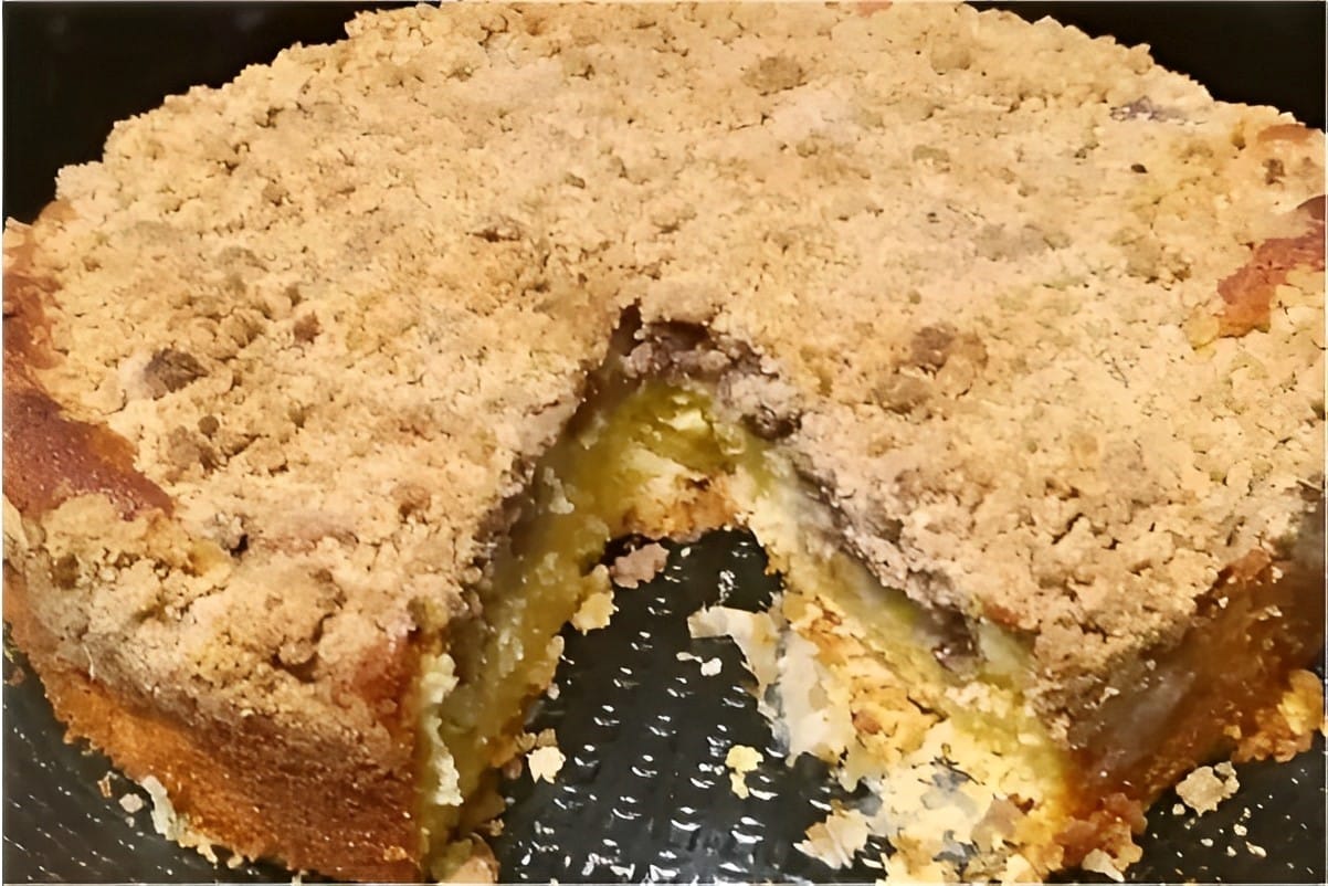 Cuca de banana uma cuca maravilhosa com recheio de banana ela parece uma torta