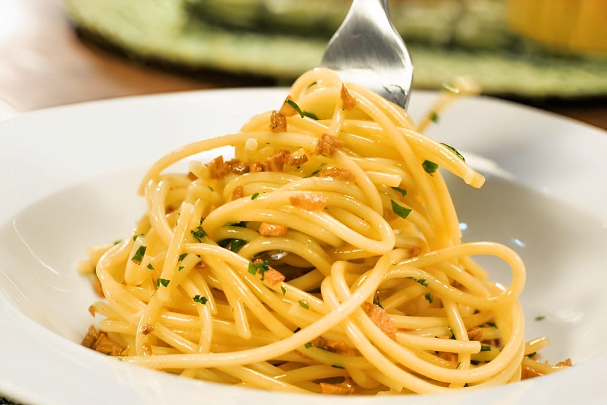 Macarrão ao alho e óleo tradicional receita que aprendi com chefe de cozinha italiano