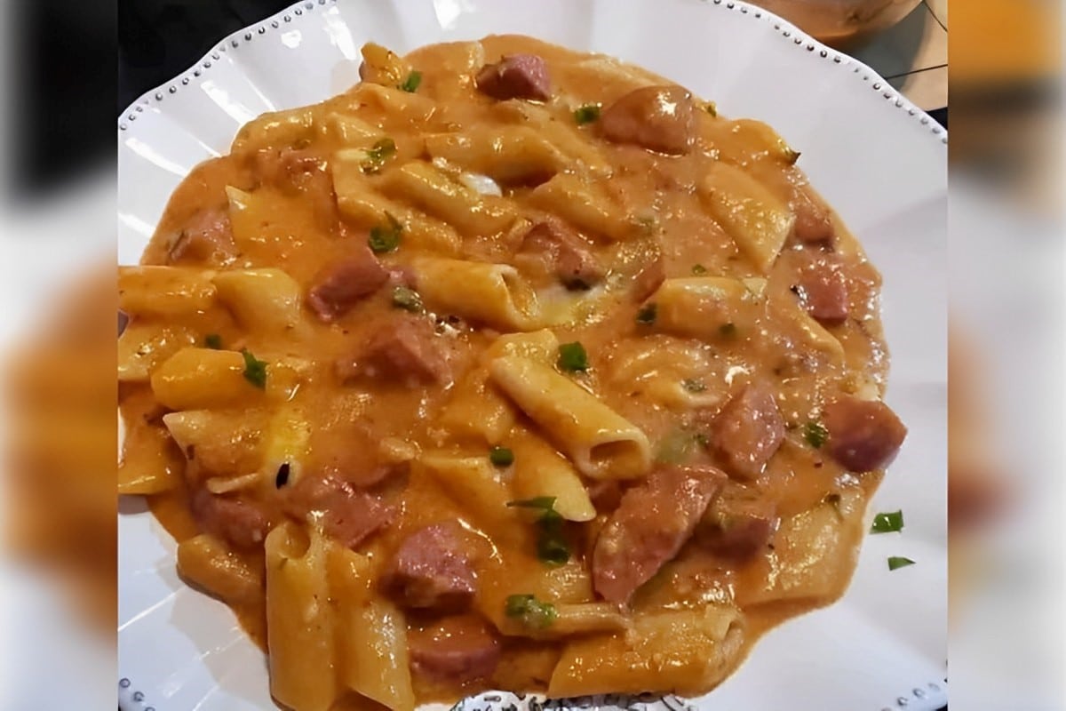 Macarrão na panela de pressão simples e prático fica pronto em poucos minutos