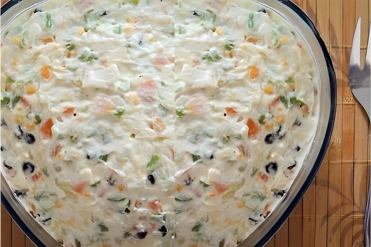Salada de maionese de legumes com uvas passas uma delícia para qualquer dia da semana