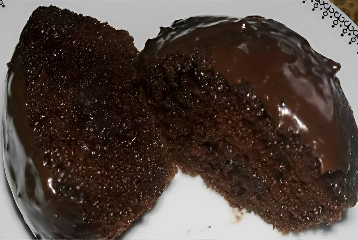 Bolo de chocolate de liquidificador bem molhadinho uma delícia para seu lanche ou festa