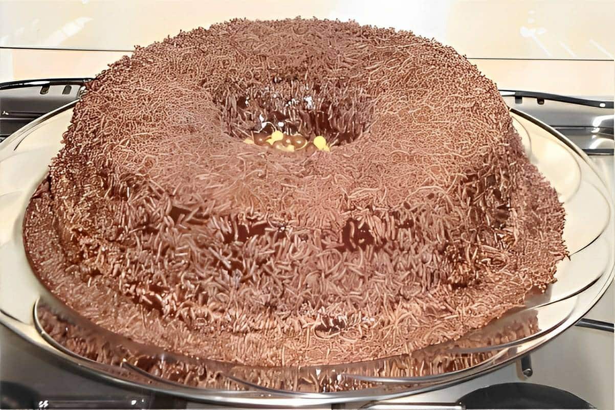 Bolo de chocolate sem farinha de trigo fica bem levinho e saboroso sua família vai adorar