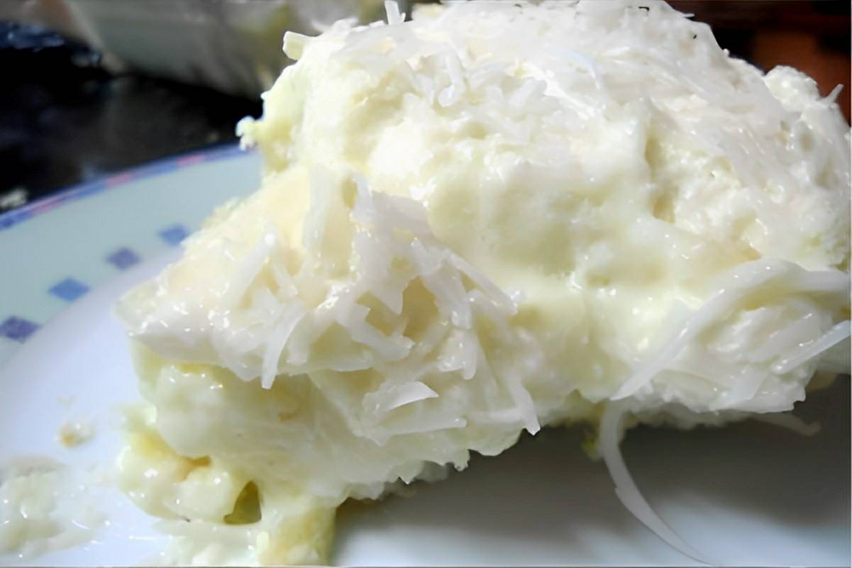 Bolo de coco molhadinho uma delícia para comer como lanche ou sobremesa