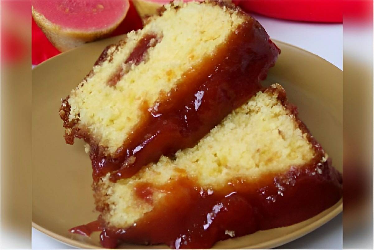 Bolo de fubá com goiabada esse já sai do forno recheado pronto para cobrir e comer
