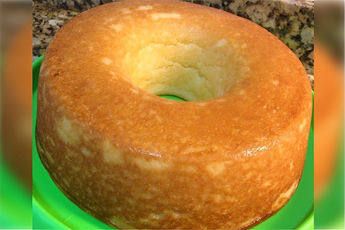 Bolo de macaxeira simples um bolo bem molhadinho e fácil de preparar