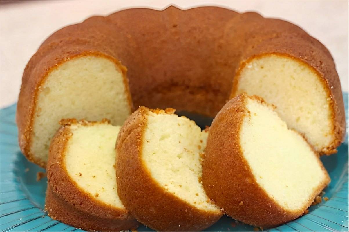 Bolo simples com iogurte um bolo da vovó perfeito para seu café ou lanche da tarde