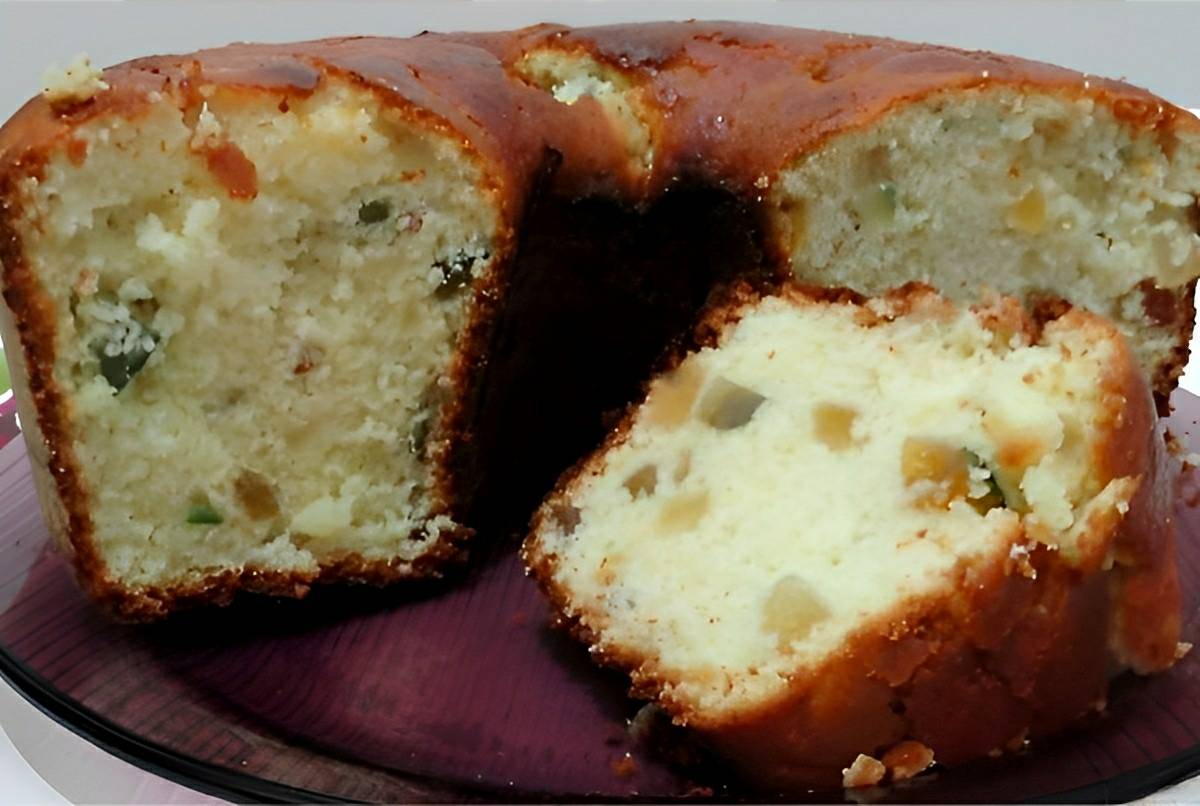 Bolo de Natal um bolo amanteigado com frutas cristalizadas que derrete na boca