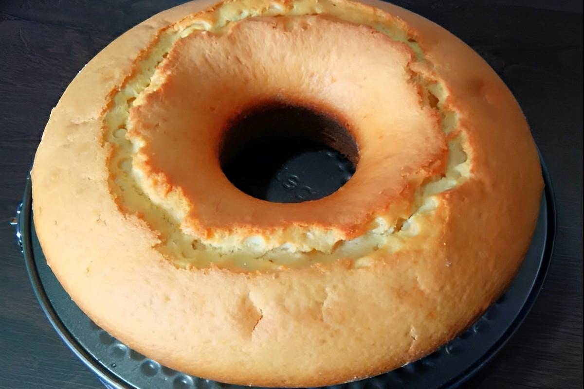 Bolo de tapioca assado feito no liquidificador fica pronto rapidinho e sua família vai adorar