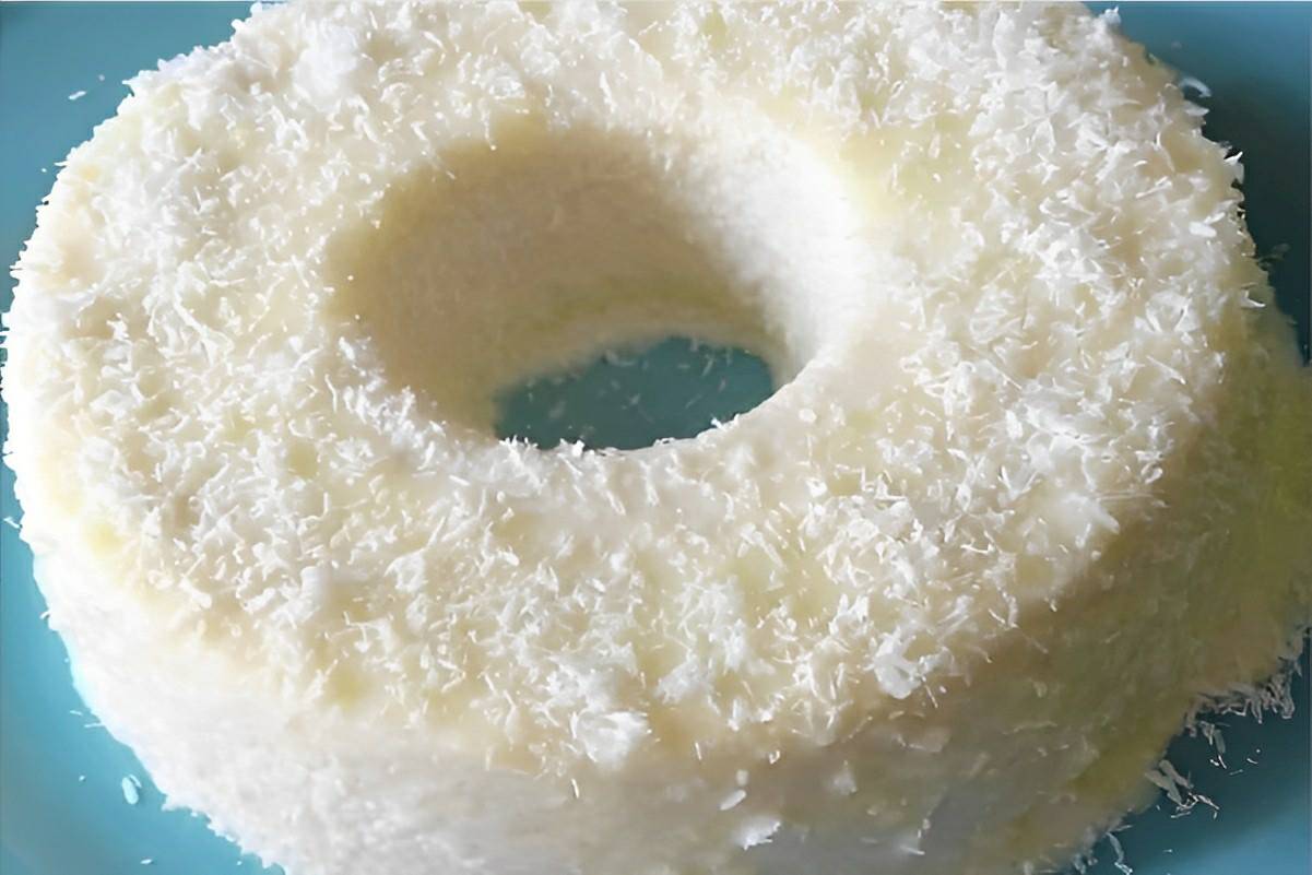 Bolo de tapioca sem ovos e que não vai ao forno fácil é só misturar os ingredientes e gelar