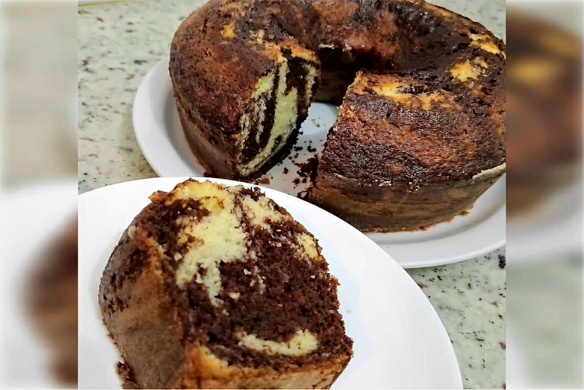 Bolo mesclado um bolo da vovó de 2 sabores que é uma delícia para seu café ou lanche