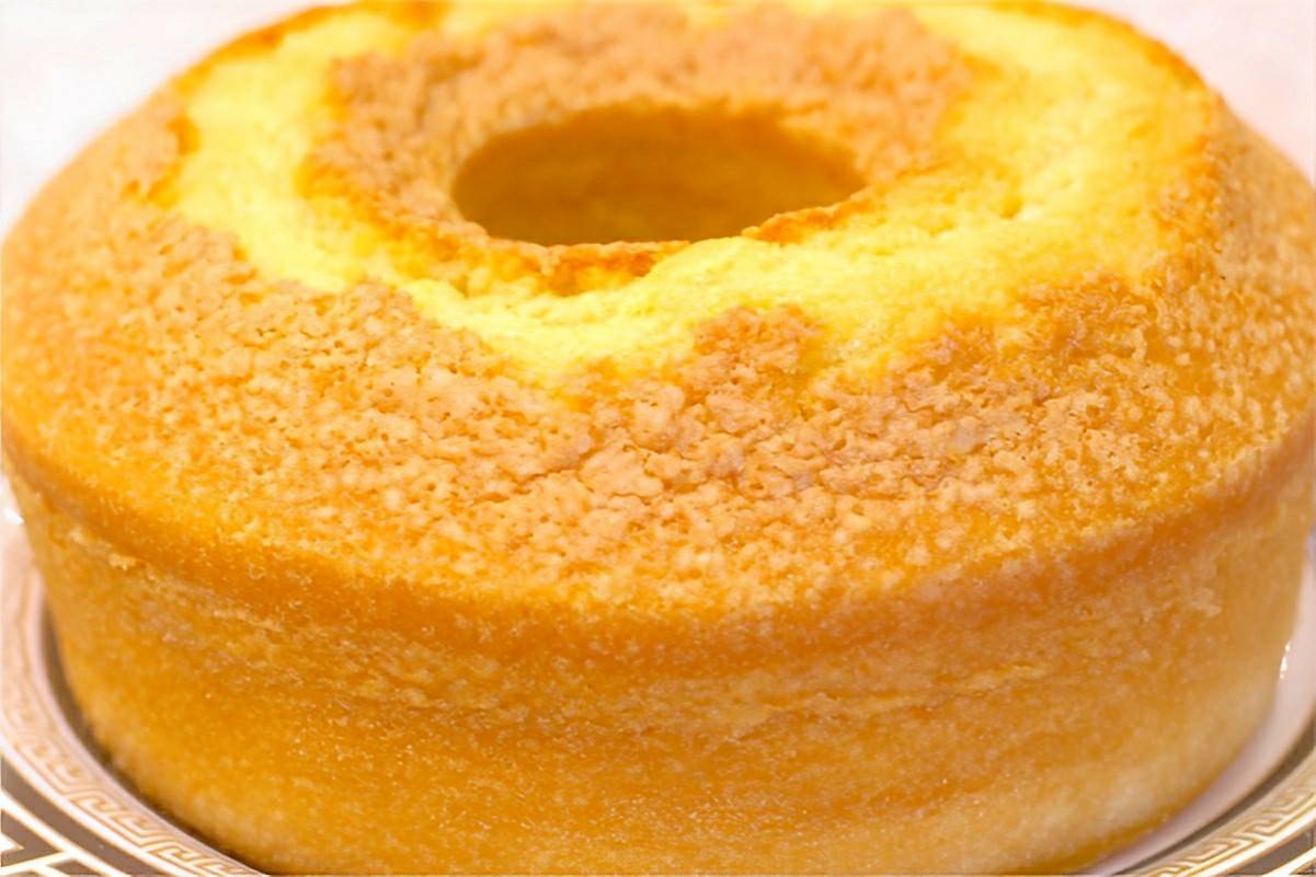 Em apenas 4 minutos você prepara esse bolo simples e barato depois é só assar e comer
