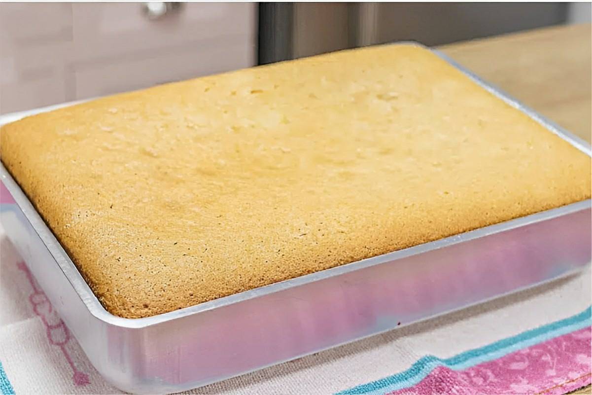 Essa é a receita de um bolo tamanho família para rechear cobrir e servir muitas pessoas