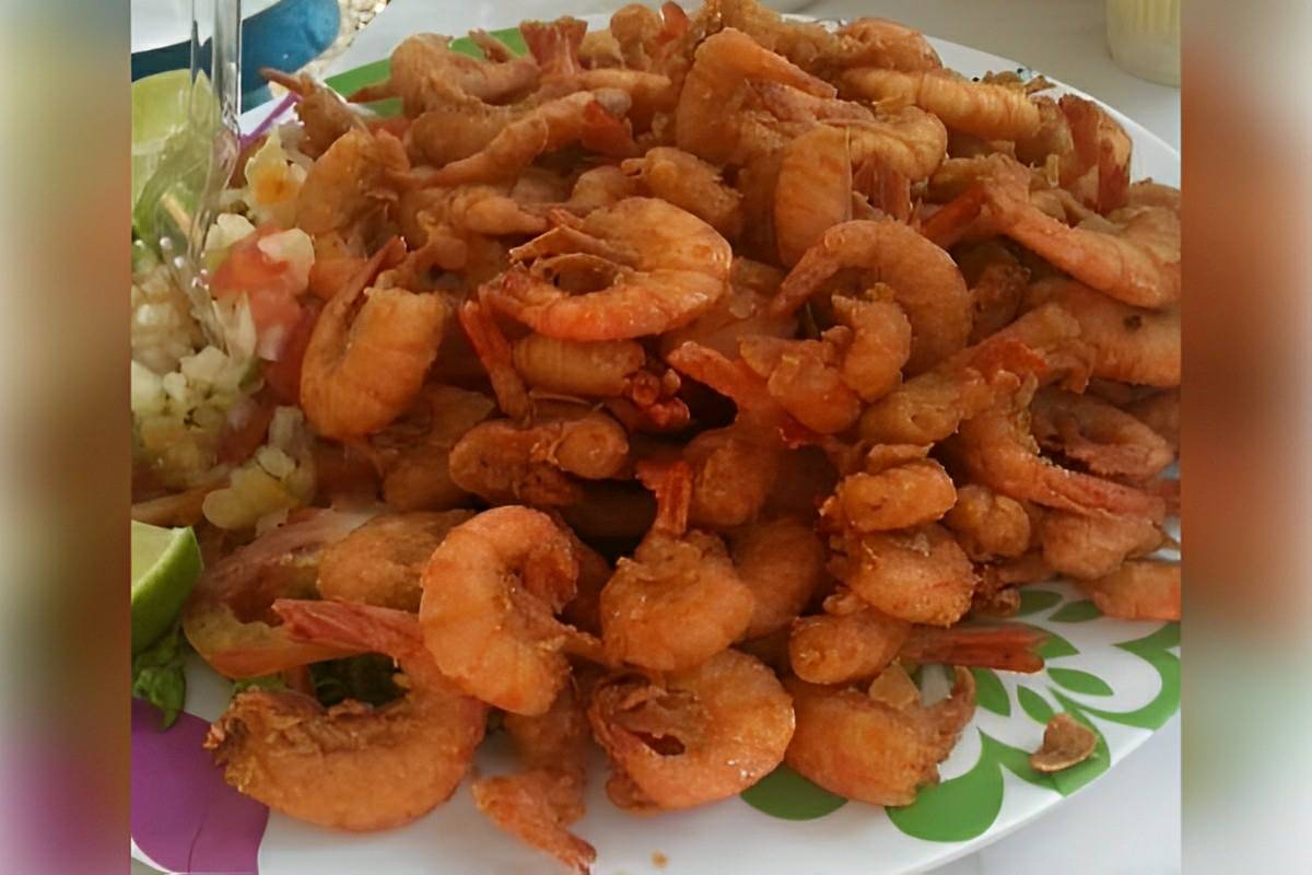 Camarão de praia frito sequinho e delicioso igual aos vendidos em quiosques em todo litoral