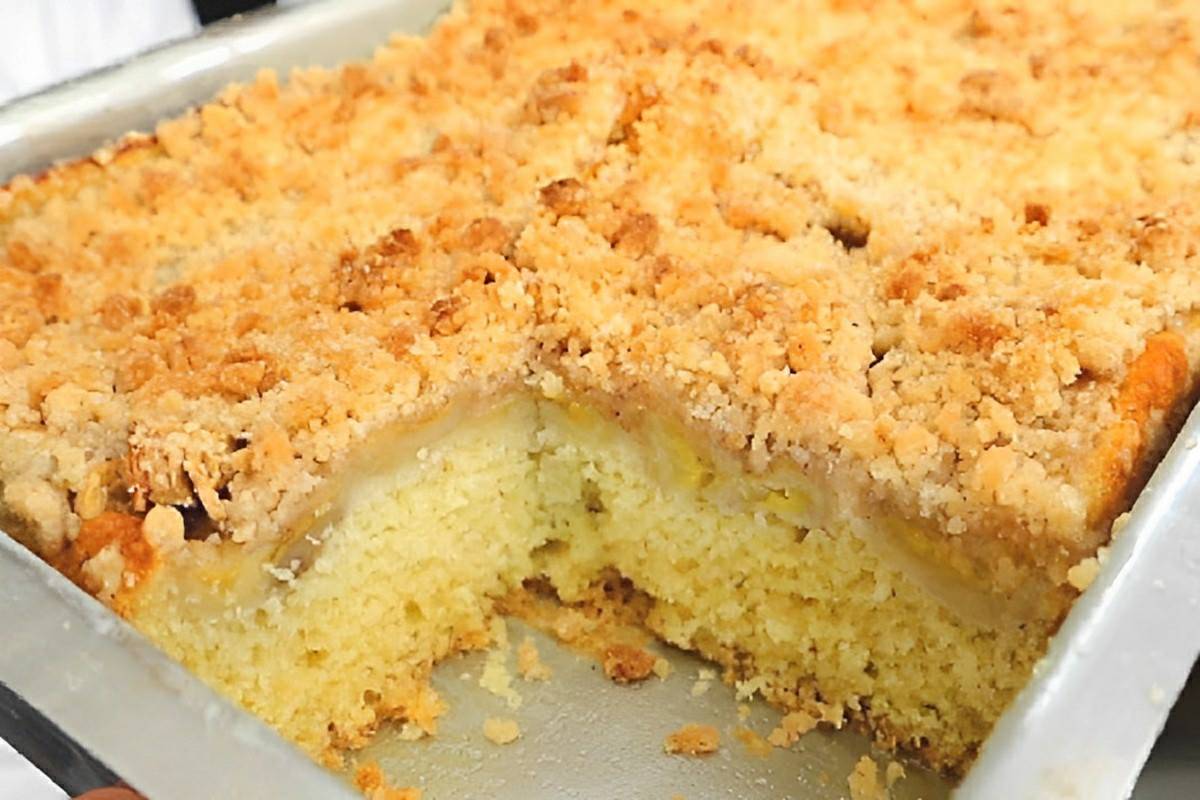 Cuca de banana com farofa uma cuca recheada com banana e uma farofa doce deliciosa e fácil