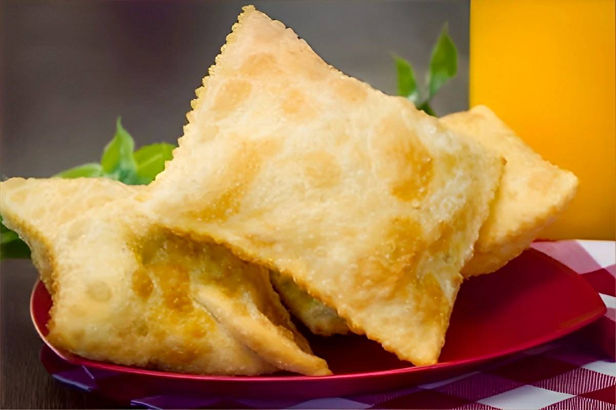 Misture esses 2 ingredientes e prepare uma massa de pastel sequinha e fácil de fazer