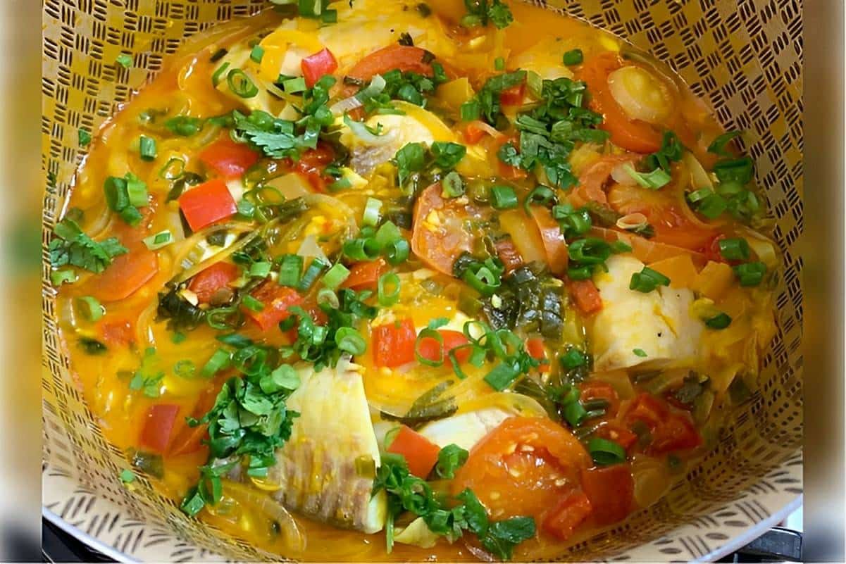 Moqueca de tilápia simples e prática um prato cheio de sabor para o seu fim de semana