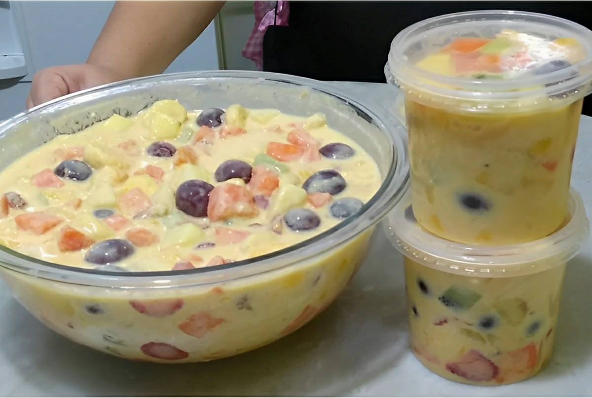Salada de frutas para o natal uma salada de frutas com creme perfeita para sua ceia