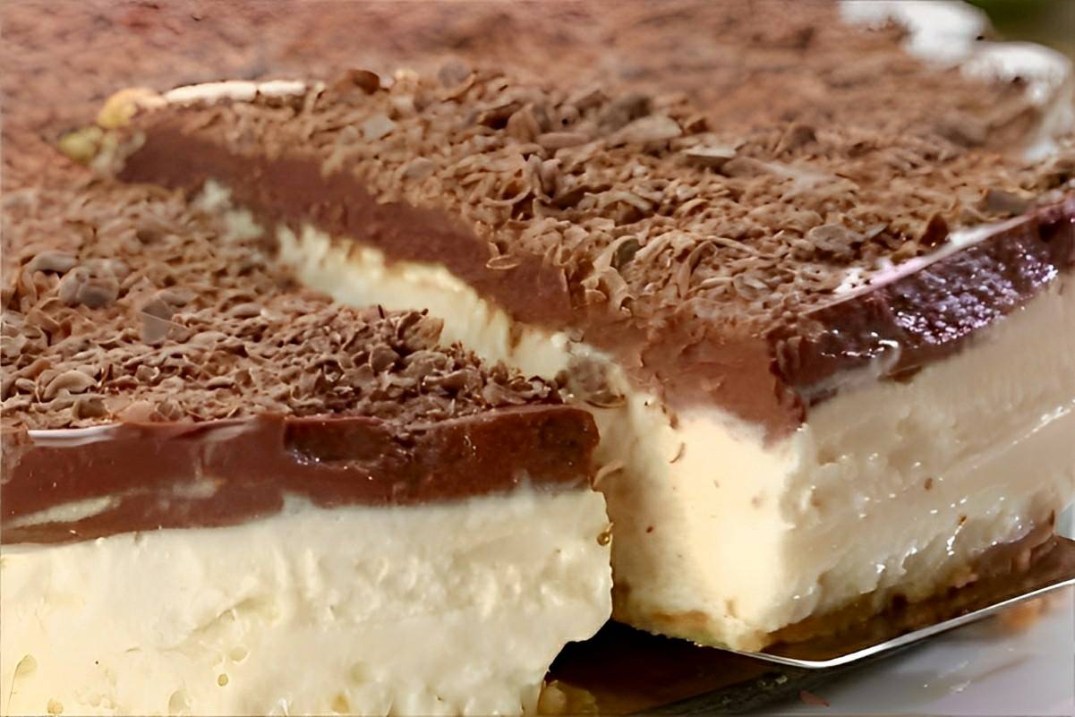 Torta de limão com chocolate uma mistura do azedinho com chocolate que deixa o sabor incrível