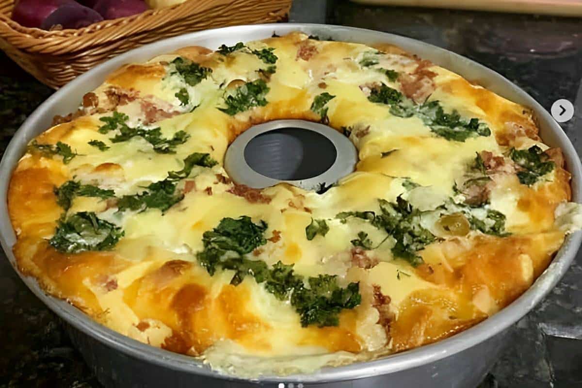 Torta de liquidificador recheada simples e prática um lanche perfeito para fazer nessa tarde