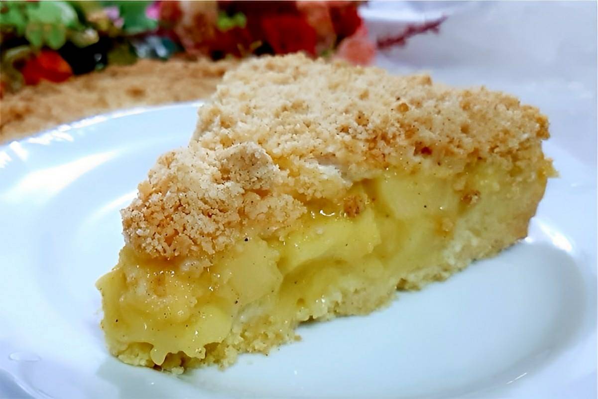 Torta de maçã cremosa com farofa doce uma delícia que é a cara do natal