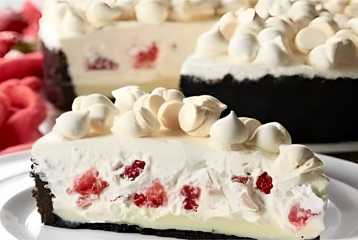 Torta morangoffee uma torta de morango com massa de chocolate simples e fácil de preparar