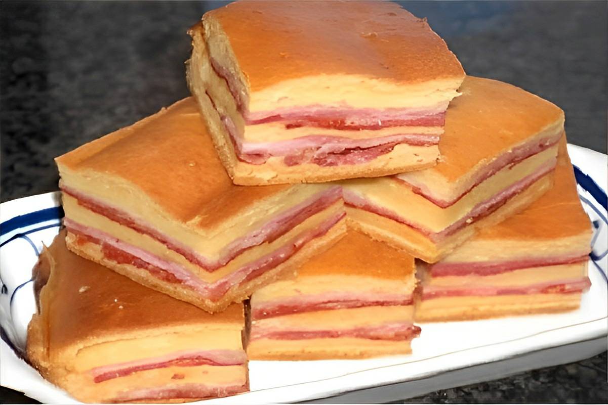 Torta pizza de liquidificador é só bater os ingredientes colocar na forma rechear e assar
