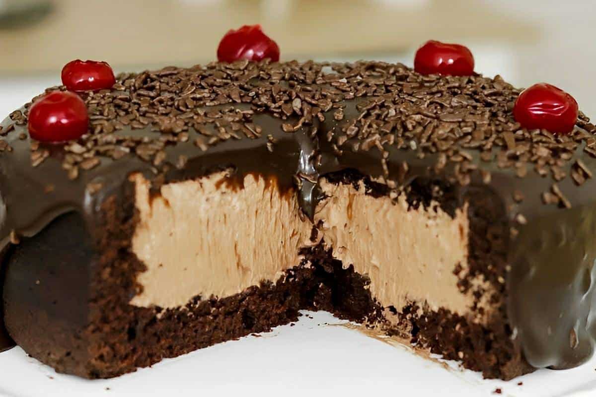 Bolo de chocolate trufado uma receita simples e prática com um resultado final maravilhoso