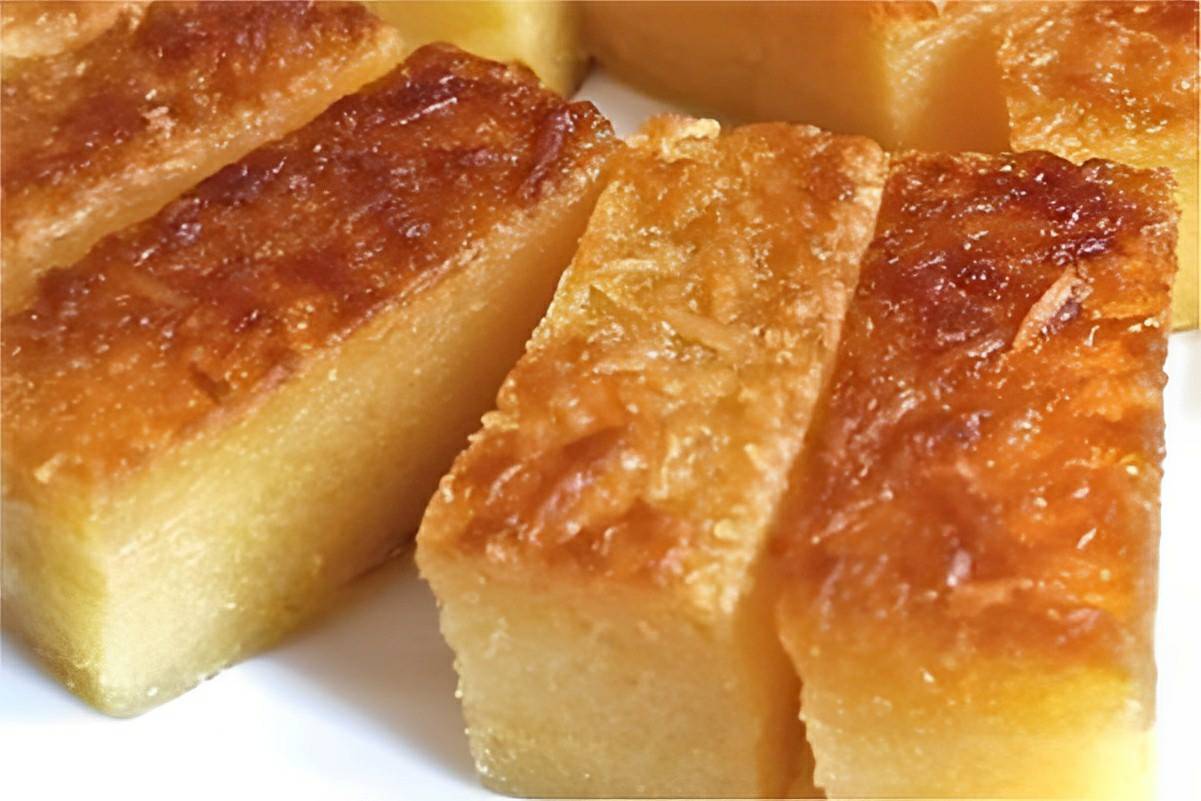 Bolo de mandioca fácil e delicioso perfeito para comer no café da manhã ou no lanche da tarde